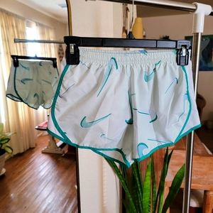 Girls Nike shorts bundle